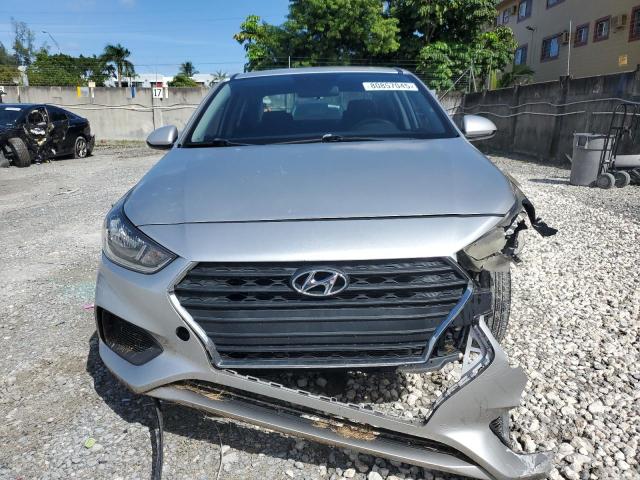 3KPC24A35KE075116 - 2019 HYUNDAI ACCENT SE فضي صورة 5