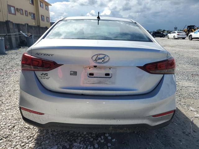 3KPC24A35KE075116 - 2019 HYUNDAI ACCENT SE فضي صورة 6