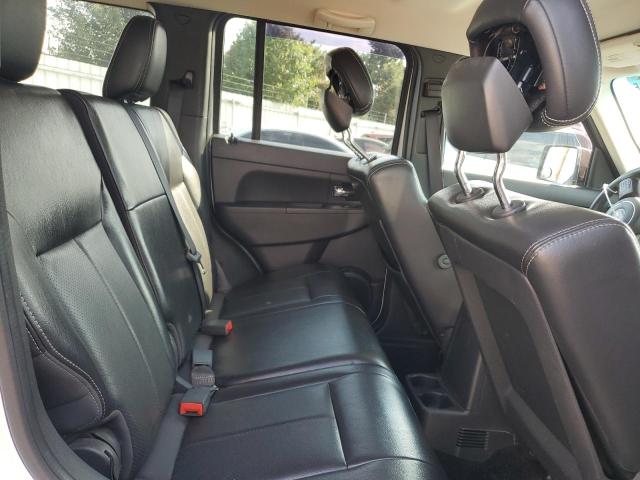 1C4PJMAK3CW207311 - 2012 JEEP LIBERTY SPORT WHITE photo 11