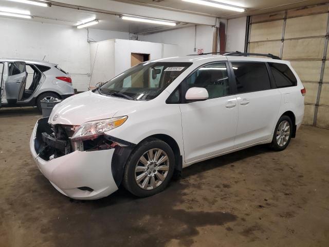 2014 TOYOTA SIENNA LE, 