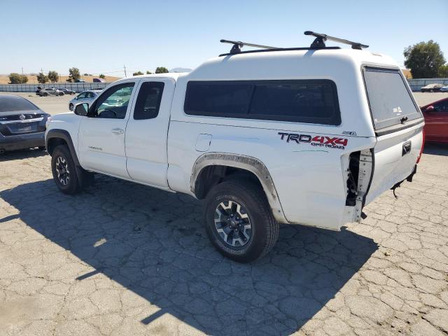 5TFSZ5AN7HX079322 - 2017 TOYOTA TACOMA ACCESS CAB Білий фото 2