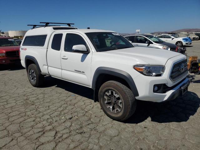 5TFSZ5AN7HX079322 - 2017 TOYOTA TACOMA ACCESS CAB Білий фото 4