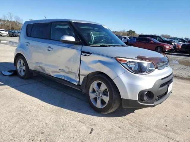 KNDJN2A23H7483455 - 2017 KIA SOUL GRAY photo 4