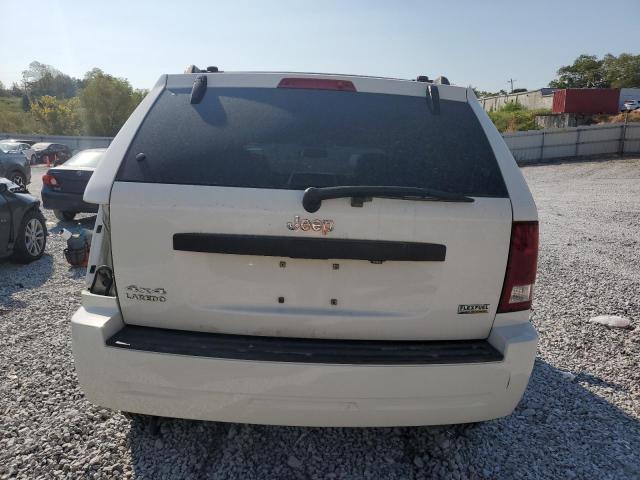 1J8HR48PX9C541580 - 2009 JEEP GRAND CHEROKEE LAREDO WHITE photo 6