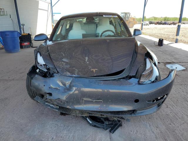 5YJ3E1EA3PF638096 - 2023 TESLA MODEL 3 ნაცრისფერი ფოტო 5