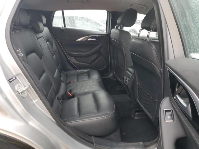 SJKCH5CP5JA056875 - 2018 INFINITI QX30 BASE فضي صورة 10