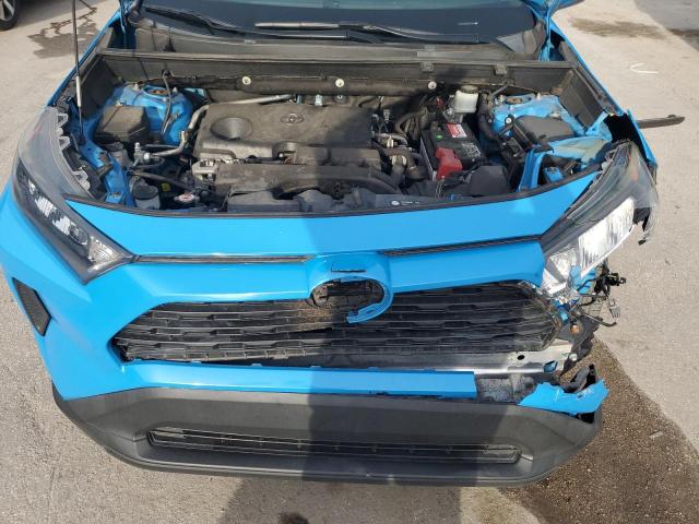 2T3H1RFV5KW011436 - 2019 TOYOTA RAV4 LE Blau Foto 12
