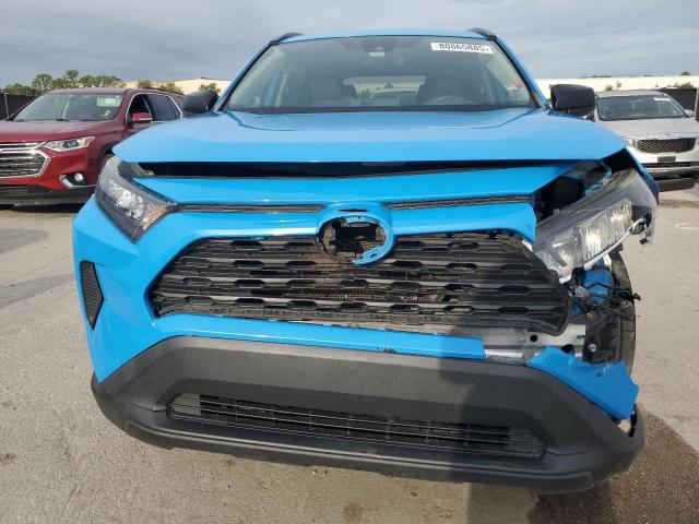 2T3H1RFV5KW011436 - 2019 TOYOTA RAV4 LE Blau Foto 5
