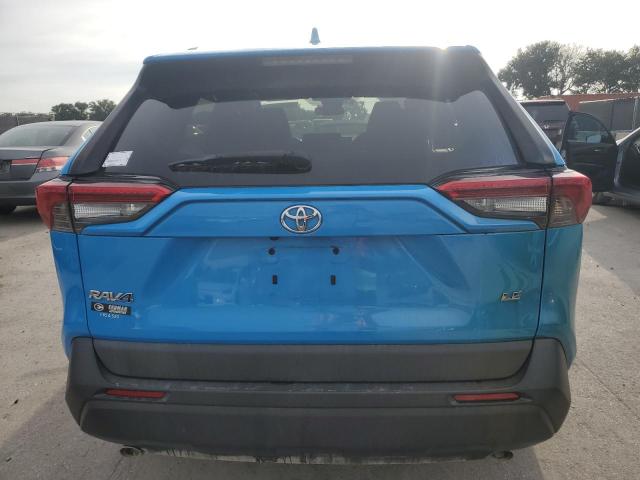 2T3H1RFV5KW011436 - 2019 TOYOTA RAV4 LE Blau Foto 6
