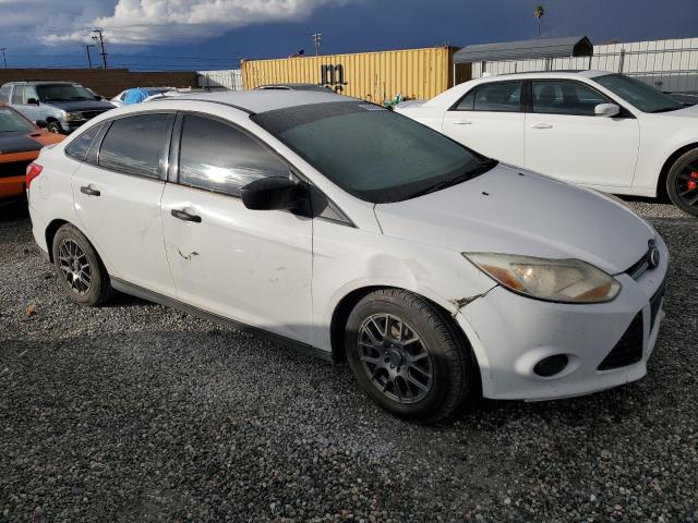 1FAHP3E21CL417940 - 2012 FORD FOCUS S WHITE photo 4