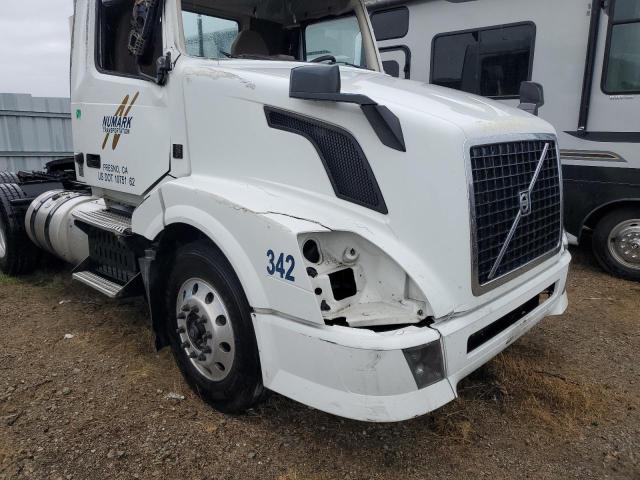 4V4NC9EG7FN185798 - 2015 VOLVO VN VNL WHITE photo 9