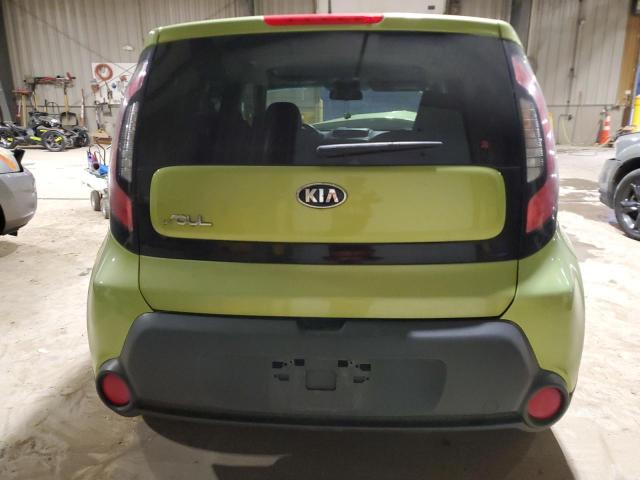 KNDJN2A23F7815813 - 2015 KIA SOUL GREEN photo 6