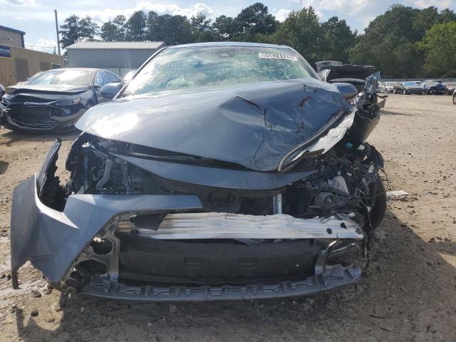 5YFEPMAE3NP299161 - 2022 TOYOTA COROLLA LE 银色 照片 5