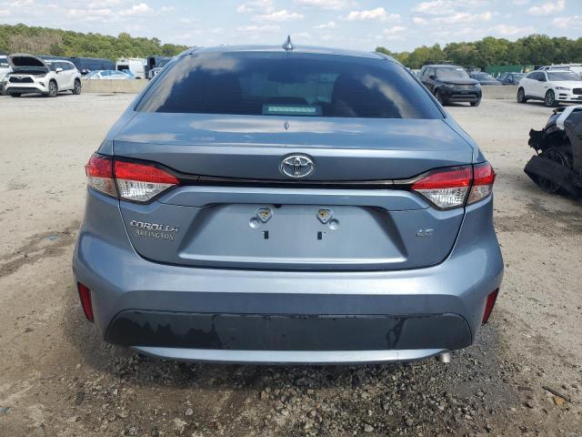 5YFEPMAE3NP299161 - 2022 TOYOTA COROLLA LE 银色 照片 6