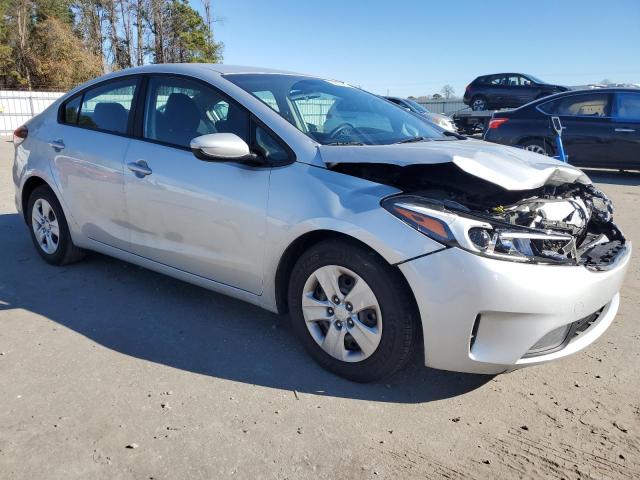 3KPFL4A77HE088505 - 2017 KIA FORTE LX SILVER photo 4