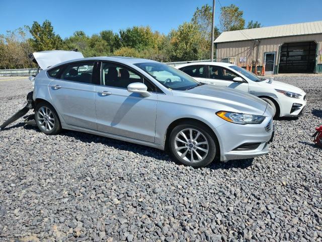 3FA6P0H74HR321192 - 2017 FORD FUSION SE SILVER photo 4