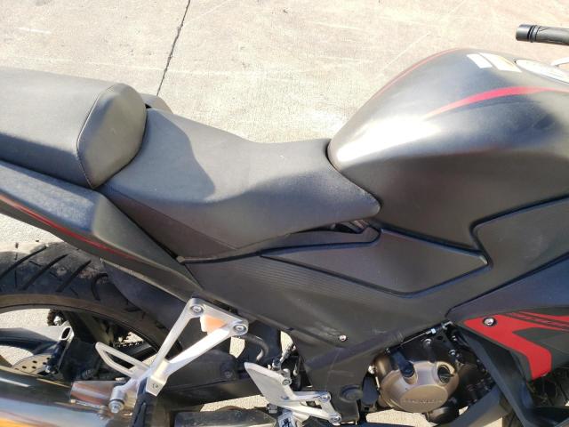 MLHNC510XN5800143 - 2022 HONDA CBR300 R BLACK photo 5