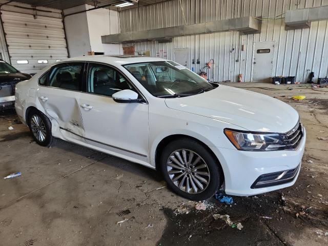 1VWBT7A32HC002874 - 2017 VOLKSWAGEN PASSAT SE WHITE photo 4