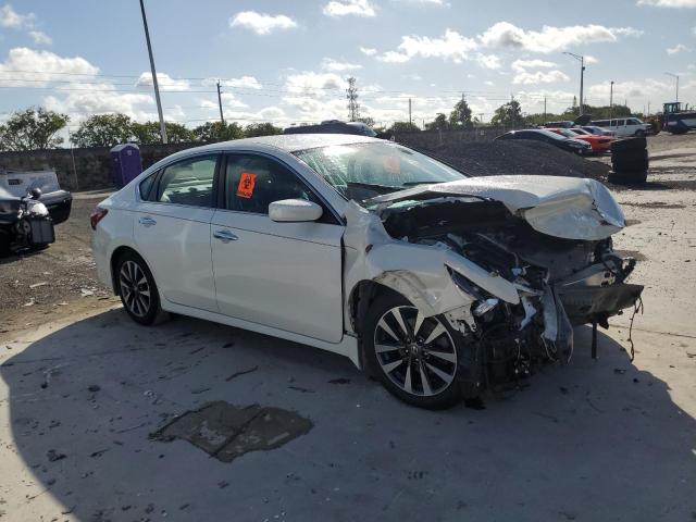 1N4AL3AP5HC470887 - 2017 NISSAN ALTIMA 2.5 WHITE photo 4