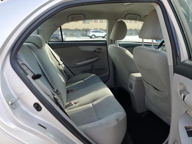 2T1BU4EE7BC583880 - 2011 TOYOTA COROLLA BASE Srebrny zdjęcie 10