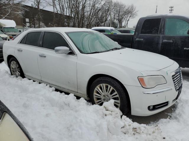 2C3CCAKG0EH381327 - 2014 CHRYSLER 300C WHITE photo 4