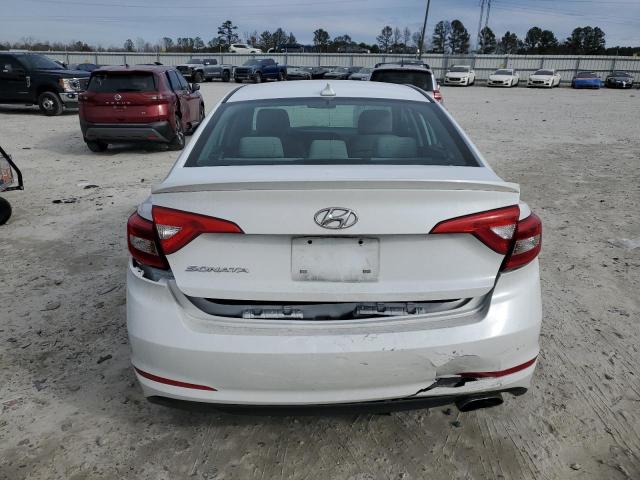 5NPE24AF0FH108723 - 2015 HYUNDAI SONATA SE WHITE photo 6