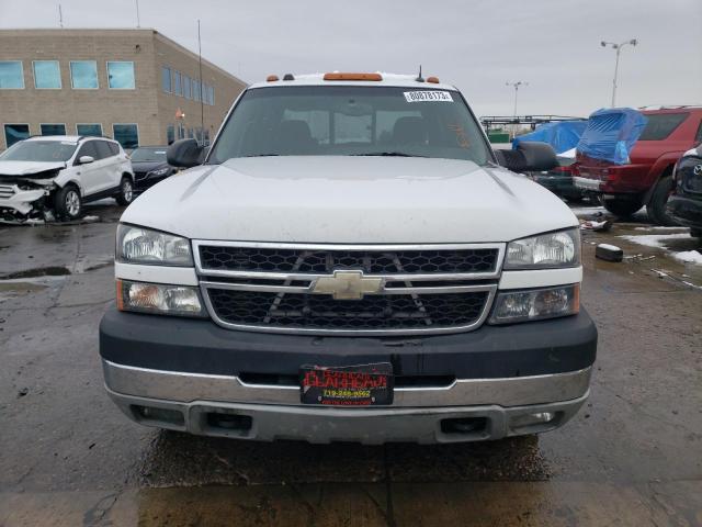 1GCJK33285F908827 - 2005 CHEVROLET SILVERADO K3500 WHITE photo 5