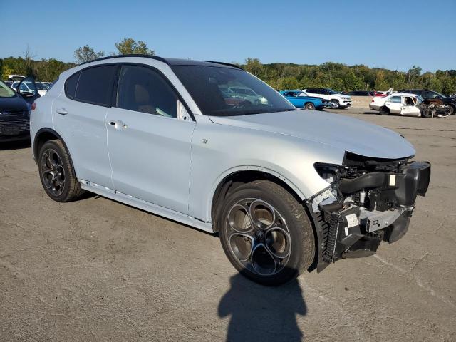 ZASPAKBNXP7D58229 - 2023 ALFA ROMEO STELVIO TI SILVER photo 4