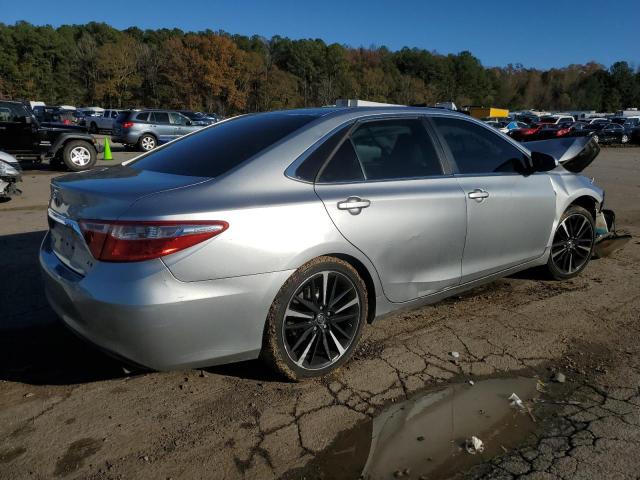 4T4BF1FKXFR509795 - 2015 TOYOTA CAMRY LE SILVER photo 3