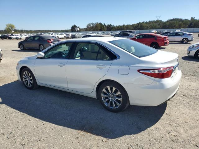 4T1BF1FK5GU611033 - 2016 TOYOTA CAMRY LE WHITE photo 2