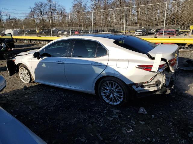 4T1B11HK7JU049820 - 2018 TOYOTA CAMRY L WHITE photo 2