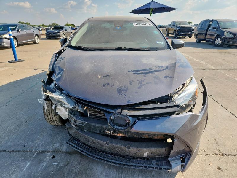 5YFBURHE4JP790427 - 2018 TOYOTA COROLLA LE L GRAY photo 5