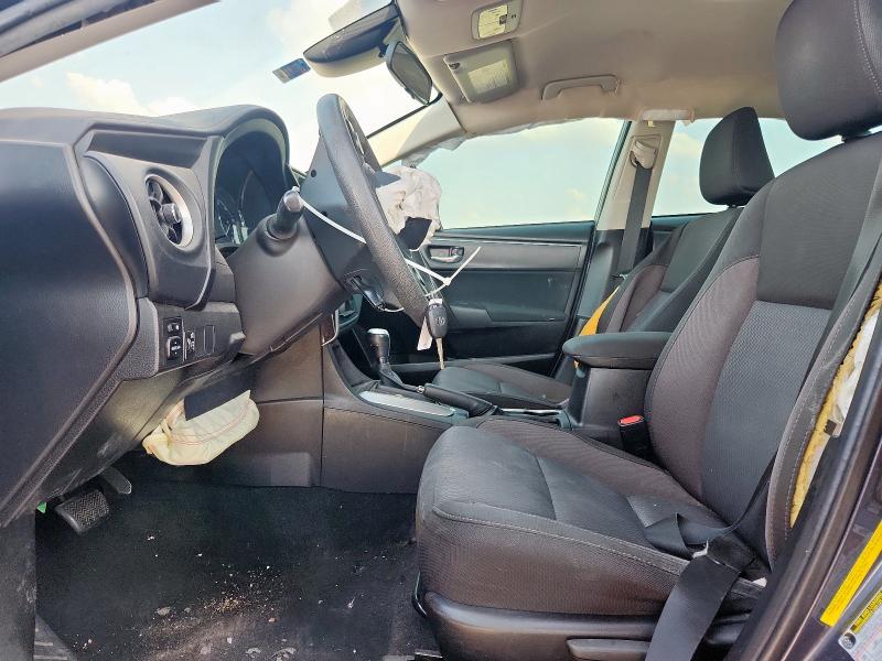 5YFBURHE4JP790427 - 2018 TOYOTA COROLLA LE L GRAY photo 7