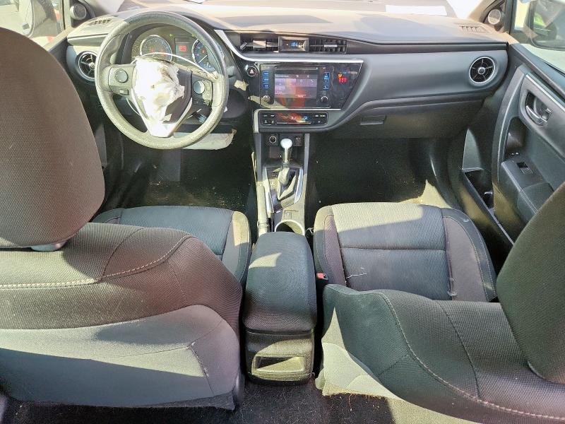 5YFBURHE4JP790427 - 2018 TOYOTA COROLLA LE L GRAY photo 8