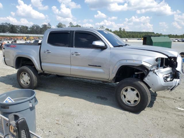 5TFCZ5AN6HX051130 - 2017 TOYOTA TACOMA DOUBLE CAB SILVER photo 4