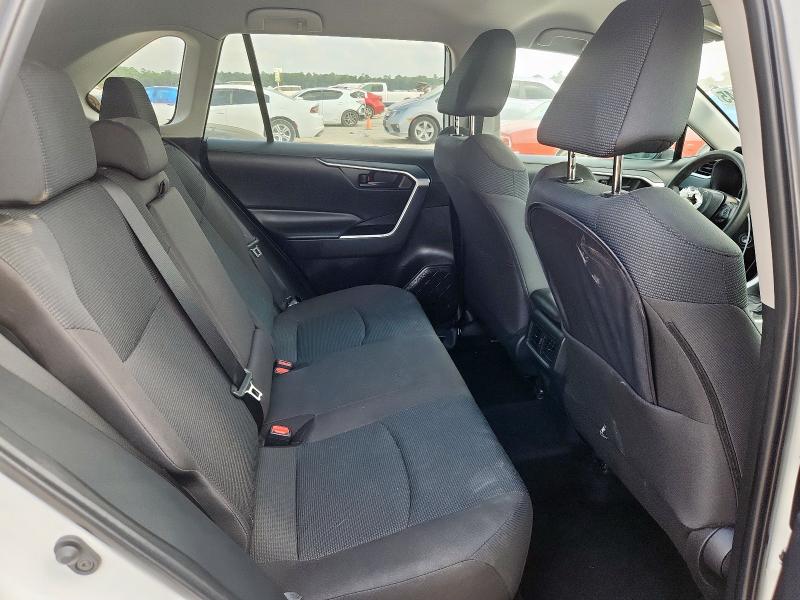 2T3G1RFV7RC475951 - 2024 TOYOTA RAV4 LE თეთრი ფოტო 11