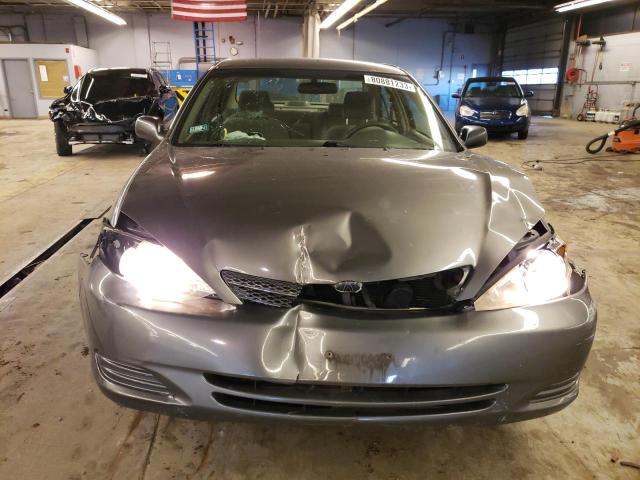 4T1BE32K42U629424 - 2002 TOYOTA CAMRY LE GRAY photo 5