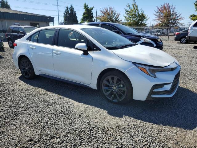 JTDBDMHEXS3018320 - 2025 TOYOTA COROLLA LE WHITE photo 4