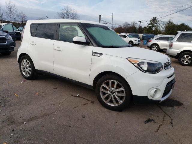 KNDJP3A5XJ7601307 - 2018 KIA SOUL + WHITE photo 4