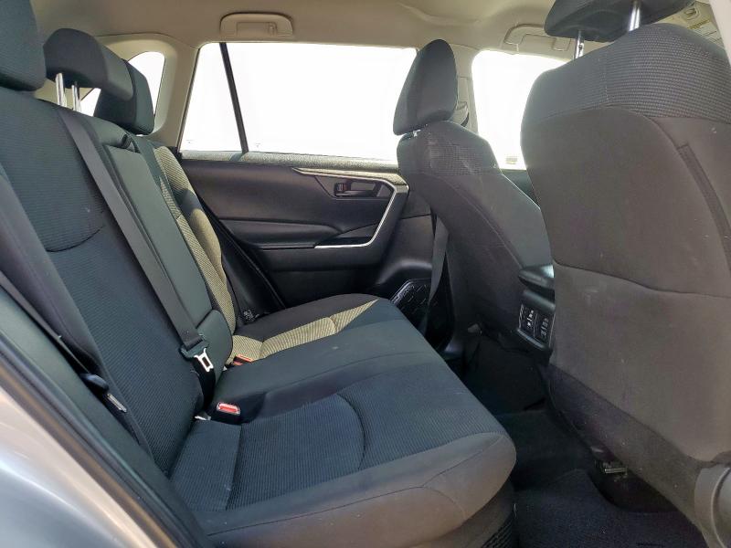 2T3LWRFV8RW198810 - 2024 TOYOTA RAV4 LE ვერცხლისფერი ფოტო 11