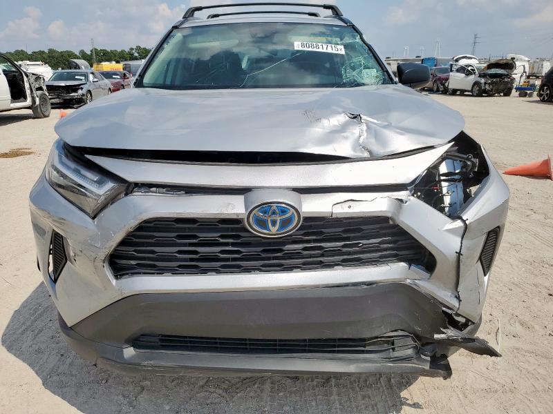 2T3LWRFV8RW198810 - 2024 TOYOTA RAV4 LE ვერცხლისფერი ფოტო 5