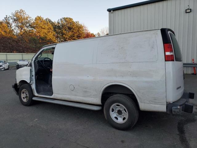 1GCWGAFP1M1174708 - 2021 CHEVROLET EXPRESS G2 WHITE photo 2