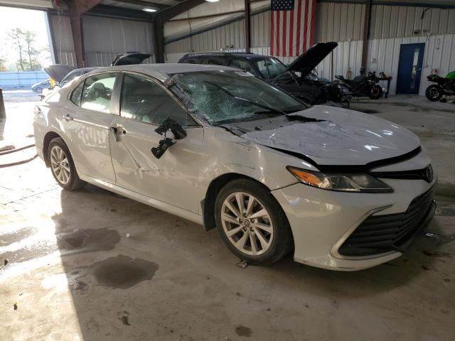 4T1C11AK2NU004823 - 2022 TOYOTA CAMRY LE WHITE photo 4