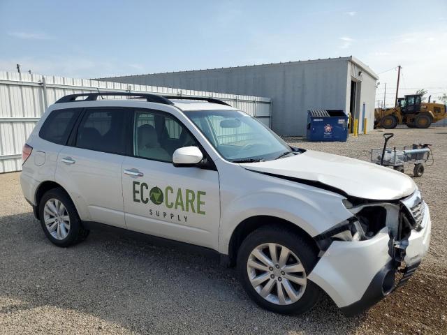 JF2SHBDC9CH416377 - 2012 SUBARU FORESTER 2.5X PREMIUM WHITE photo 4