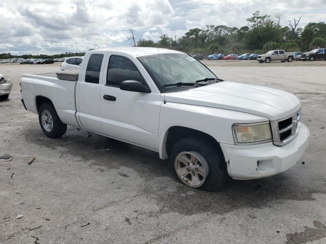1D7RE2BK9BS620703 - 2011 DODGE DAKOTA ST WHITE photo 4