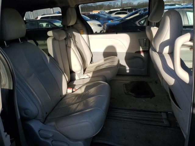 5TDYK3DC7DS386888 - 2013 TOYOTA SIENNA XLE SILVER photo 11