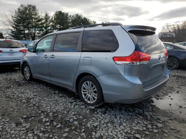 5TDYK3DC7DS386888 - 2013 TOYOTA SIENNA XLE SILVER photo 2