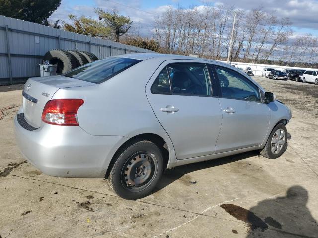 JTDBT903381205414 - 2008 TOYOTA YARIS SILVER photo 3