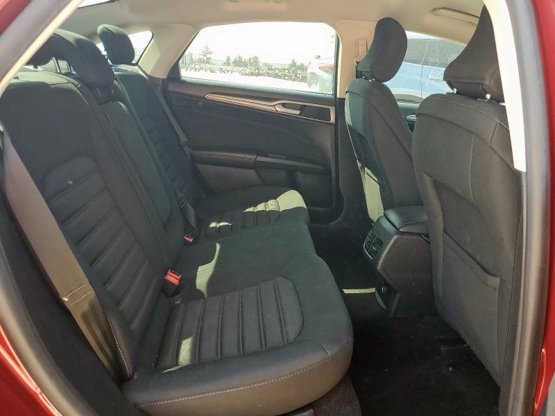 3FA6P0HD6JR260049 - 2018 FORD FUSION SE RED photo 10