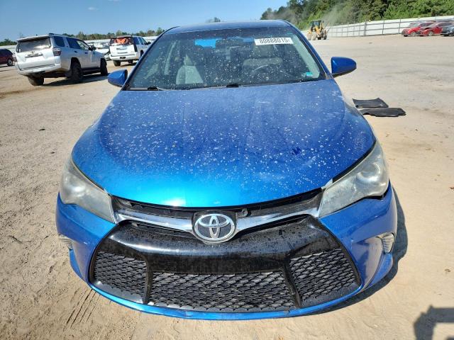 4T1BF1FK2HU663835 - 2017 TOYOTA CAMRY LE BLUE photo 5